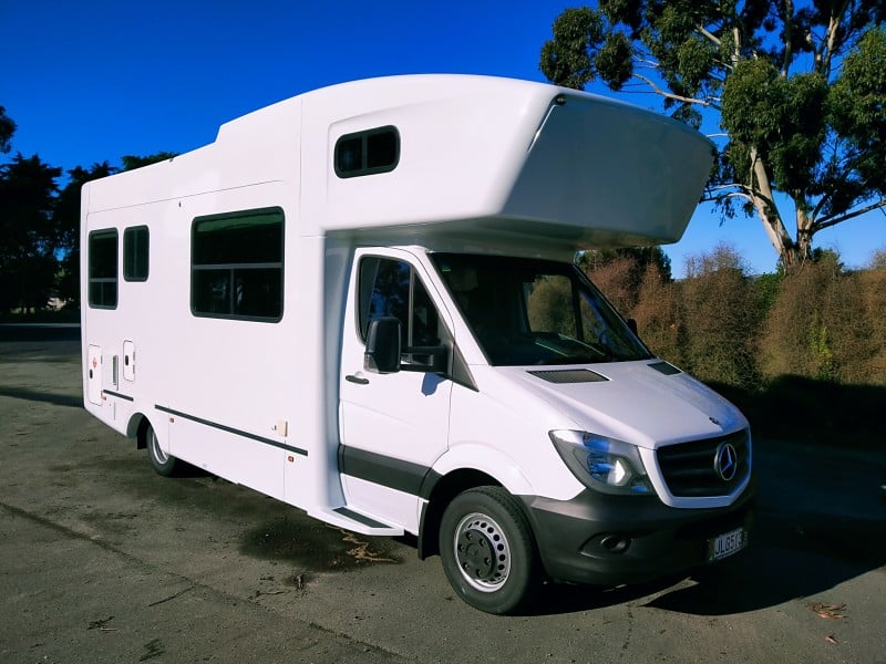 Explorer 4-6 Berth Motorhome - Road Runner Rentals